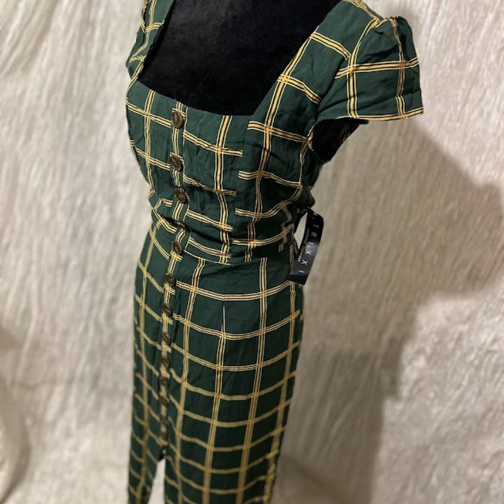 NWT- Trixxi women's dress with button size L